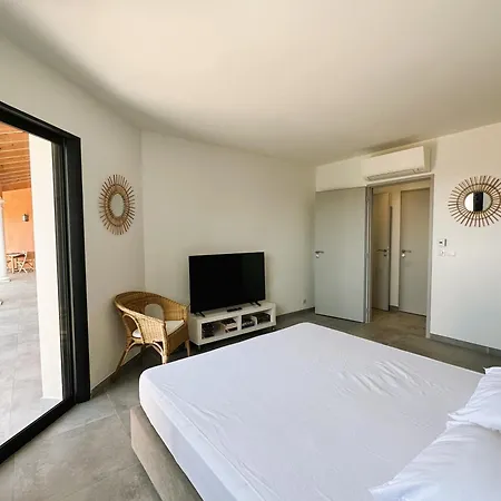 Villa Azur Climatisee Pour 6 Personnes Avec Piscine Et Belle Vue A Les Maures La Londe-les-Maures