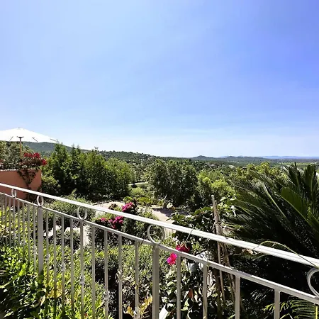 Azur Climatisee Pour 6 Personnes Avec Piscine Et Belle Vue A Les Maures