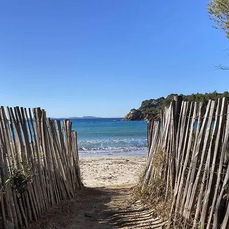 Azur Climatisee Pour 6 Personnes Avec Piscine Et Belle Vue A Les Maures Villa La Londe-les-Maures