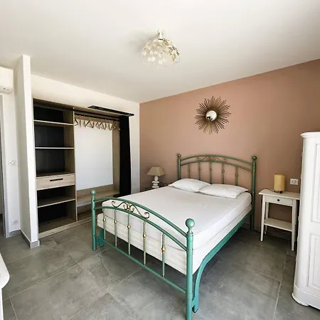 Azur Climatisee Pour 6 Personnes Avec Piscine Et Belle Vue A Les Maures * La Londe-les-Maures