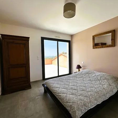 Azur Climatisee Pour 6 Personnes Avec Piscine Et Belle Vue A Les Maures Villa *